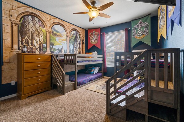 3 Schlafzimmer, Schreibtisch, Bügeleisen/Bügelbrett, Reisekinderbett