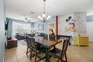 Dining - Harry Potter/Star Wars/Toy Story/Mickey Mouse/Waterpark Condo 3 Miles to Disney (Kissimmee)