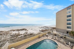 Pool - Clearwater 2A: Pool View (Gulf Shores)