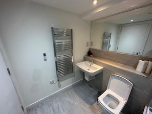 Apartment | Bathroom | Combined shower/tub, deep soaking tub, hair dryer, towels