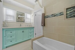 House | Bathroom - Carlsbad Blvd Villa in Carlsbad (Carlsbad)
