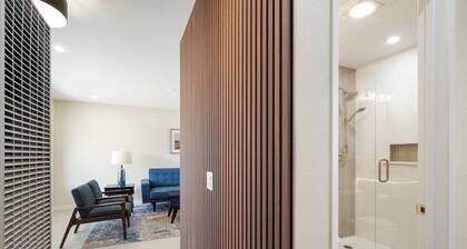 Urban Oasis - Just Remodeled