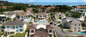 Lifestyles Resort Villa 7-Bedroom All Inclusive {White Bracelet} Puerto Plata
