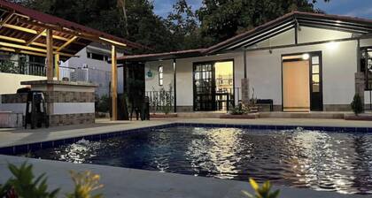 Espectacular casa campestre hasta para 12+1 huespedes a solo 13 mins de Melgar.