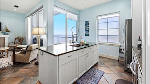 3 bedrooms - Unique Beachfront Condo With Exceptional Views (Galveston)