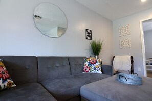 House - One-of-a-kind Home Near Moody Gardens (Almont)