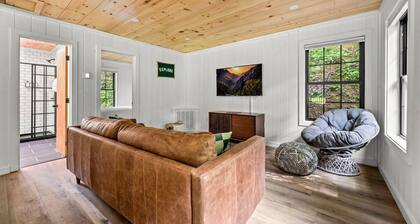 Group Getaway, Modern Cabins Sleep 16, Gatlinburg