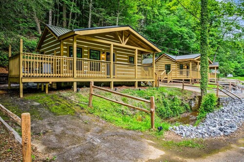 Group Getaway, Modern Cabins Sleep 16, Gatlinburg