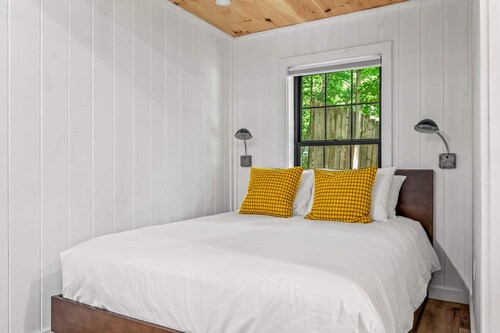 Group Getaway, Modern Cabins Sleep 16, Gatlinburg