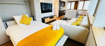 Beautiful one bedroom w balcony&parking