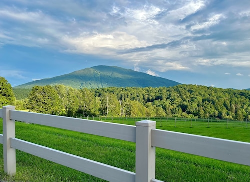 Antique farmhouse with spectacular mountain view in a bucolic setting.