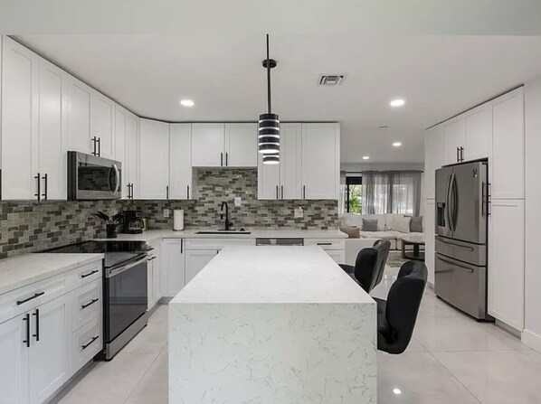 4 bedrooms - Stylish 4BR 2BA Home w Spacious Backyard in Vibrant Wilton Manors (Wilton Manors)