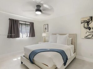 House | 4 bedrooms - Stylish 4BR 2BA Home w Spacious Backyard in Vibrant Wilton Manors (Wilton Manors)