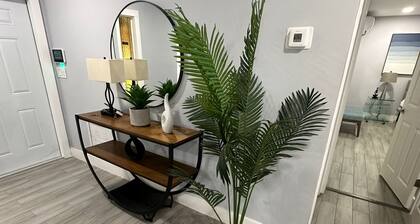 Relaxing 4BR 2BA Home With Wifi and Private Pool in Fabulous Fort Lauderdale