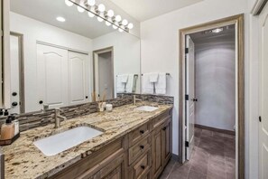 Bruser, hårtørrer, håndklæder