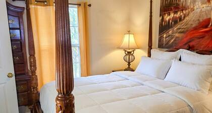 4-bedroom in at the Top Notch Villa in Deltona, 25 min to Disney and Universal.