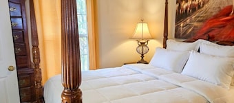 4-bedroom in at the Top Notch Villa in Deltona, 25 min to Disney and Universal.