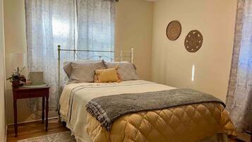 2 bedrooms, desk, iron/ironing board, travel crib