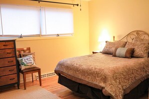 2 dormitorios, escritorio, tabla de planchar con plancha y cuna de viaje