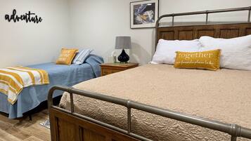 2 多间卧室、办公桌、熨斗/熨衣板、旅行婴儿床