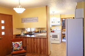 Fridge, microwave, oven, stovetop - Circle H Farmhouse on 20 Acres: 1.5 miles to town (Miles City)