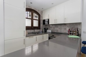 Fridge, microwave, dishwasher, coffee/tea maker