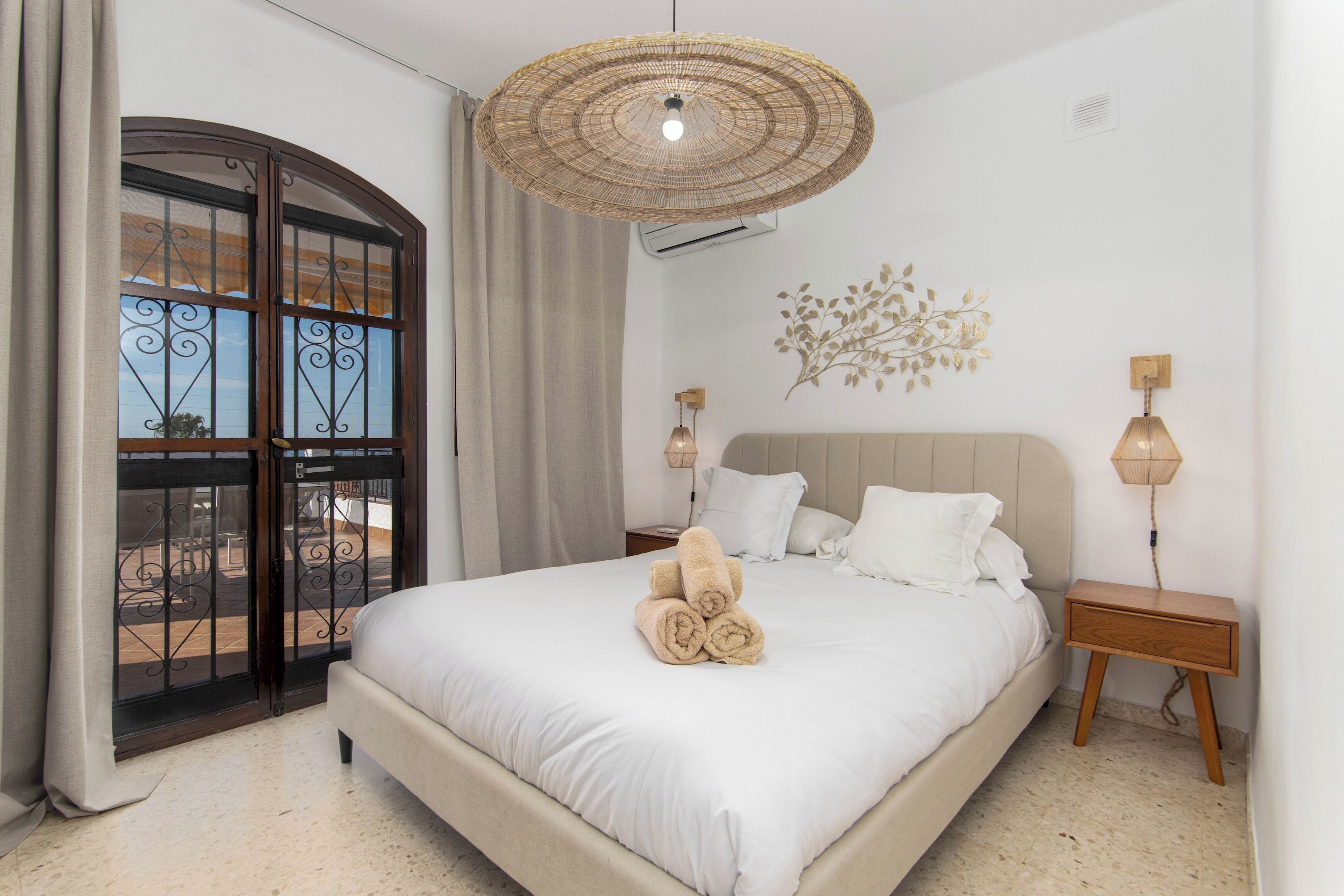 3 habitaciones, tabla de planchar con plancha, internet y ropa de cama 