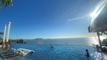 2 outdoor pools, open 6:00 AM to 8:00 AM, free pool cabanas