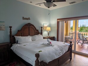 2 bedrooms, desk, WiFi, bed sheets - Tranquil 2-bedroom Penthouse with 2 Ocean View terraces, WiFi, AC in Roatan (Roatan)