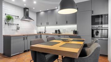 Apartment, Balcony, Mountain View | Private kitchenette | Electric kettle, toaster