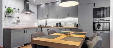 Íbúð - svalir - fjallasýn | Einkaeldhúskrókur | Rafmagnsketill, brauðrist