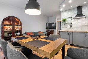 Apartment, Balcony, Mountain View | In-room dining