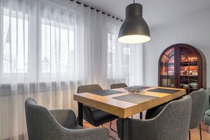 Apartment, Balcony, Mountain View | In-room dining