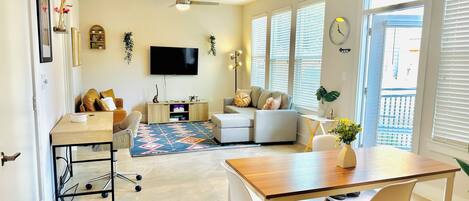 Smart-TV, Tischtennisplatte, Musikbibliothek