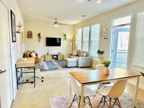 TV connectée, table de tennis de table, médiathèque