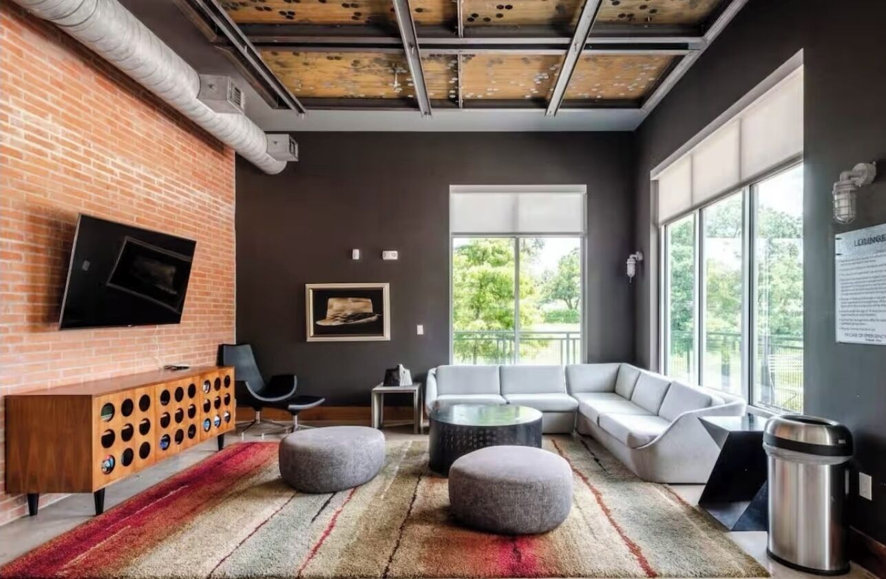 Smart TV, table tennis, music library