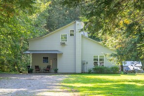 Exterior - Charming 4-bedroom house with WiFi, AC in brilliant Williamsport (Williamsport)