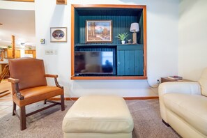 Téléviseur connecté, jeux vidéo, lecteur de DVD, livres