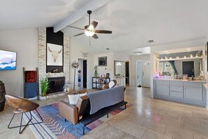 TV, fireplace, video games, ping pong - Stylish 3BR Near Q2 | Fire Pit Yard Games + Grill (Austin)