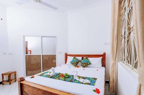 4 bedrooms, WiFi - Villa - Beach Front (Mdudu)