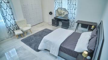 3 Schlafzimmer, Schreibtisch, Bügeleisen/Bügelbrett, kostenloses WLAN