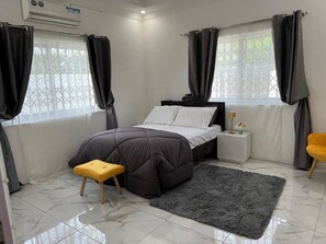 3 habitaciones, escritorio, tabla de planchar con plancha y wifi gratis 