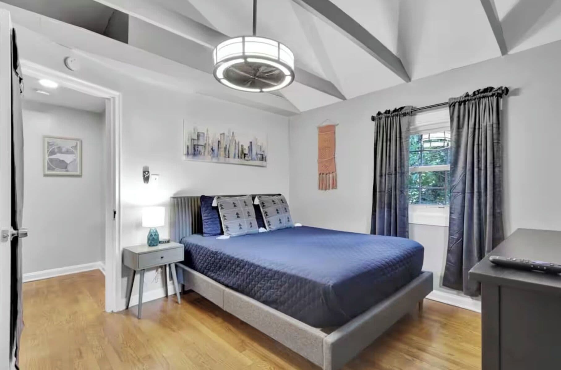 2 chambres, fer et planche à repasser, lit parapluie, Wi-Fi gratuit