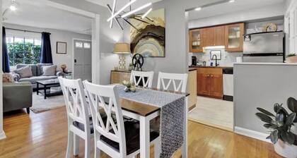 Great place to stay in Alexandria, close to the Metro and parking for two vehicles.