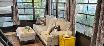 Charming 1 Bed 1 Bath Cottage in wonderful Sun Outdoors Sarasota that sleeps 6.