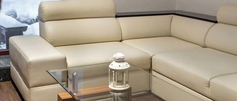 Apartment, 2 Bedrooms | Living room