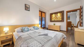 Apartment, 2 Bedrooms | 2 bedrooms, iron/ironing board, free WiFi