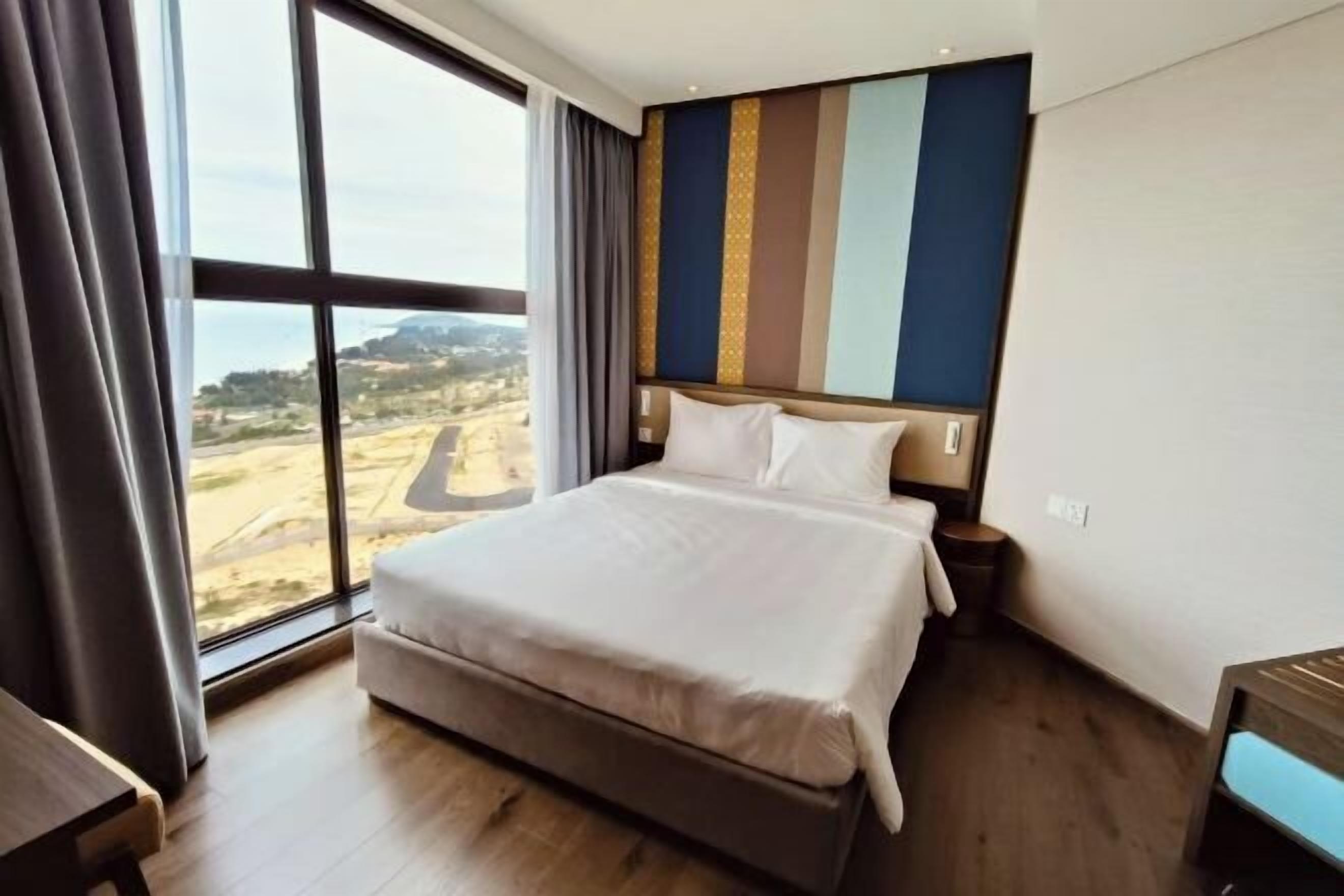 Premium bedding, down comforters, Tempur-Pedic beds, free minibar