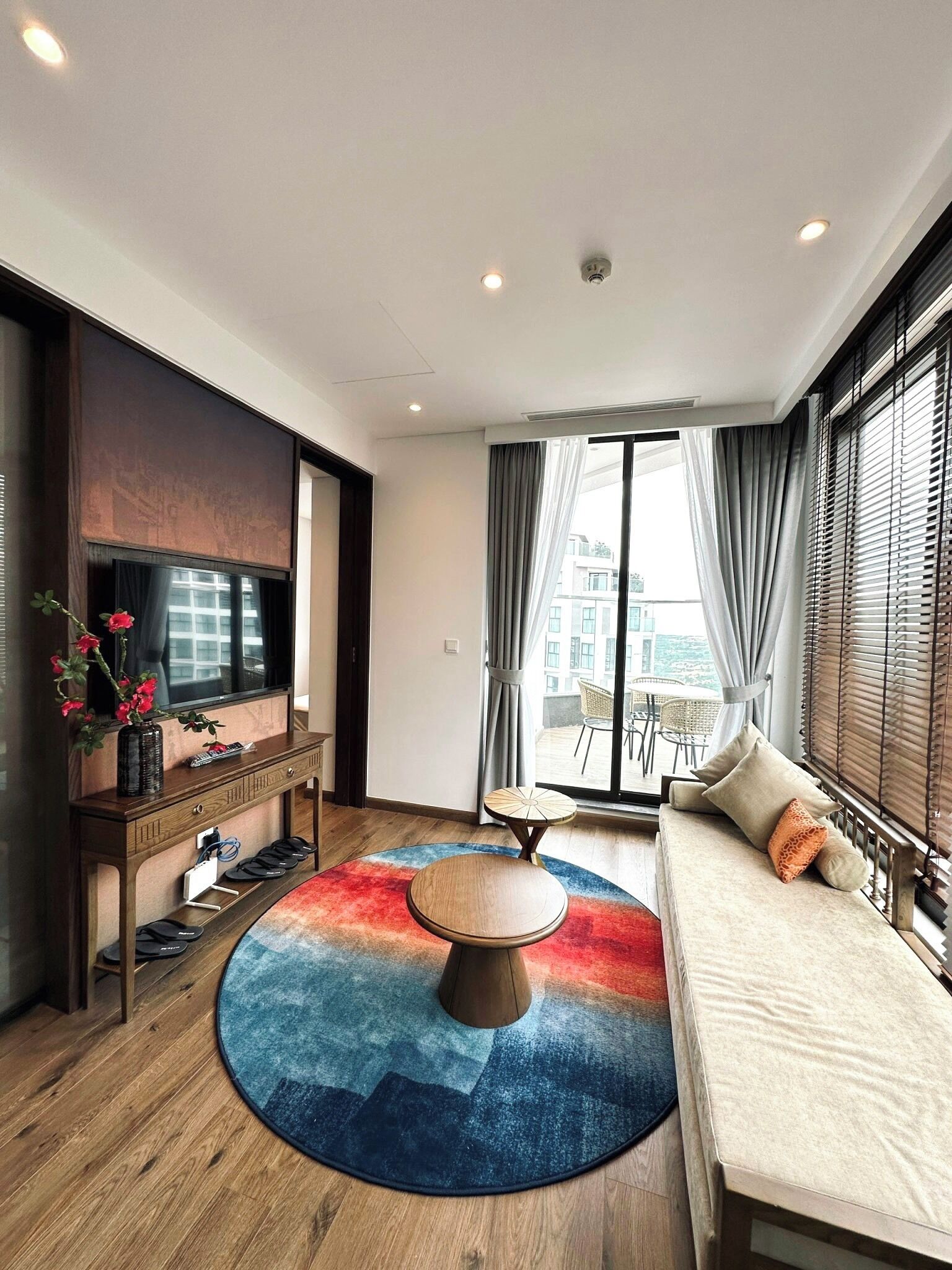 Panorama suite, 1 slaapkamer, privézwembad, gedeeltelijk uitzicht op zee | Kameruitzicht