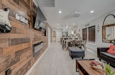 Stylish Modern Farmhouse in Houston – Your Perfect VRBO Retreat!